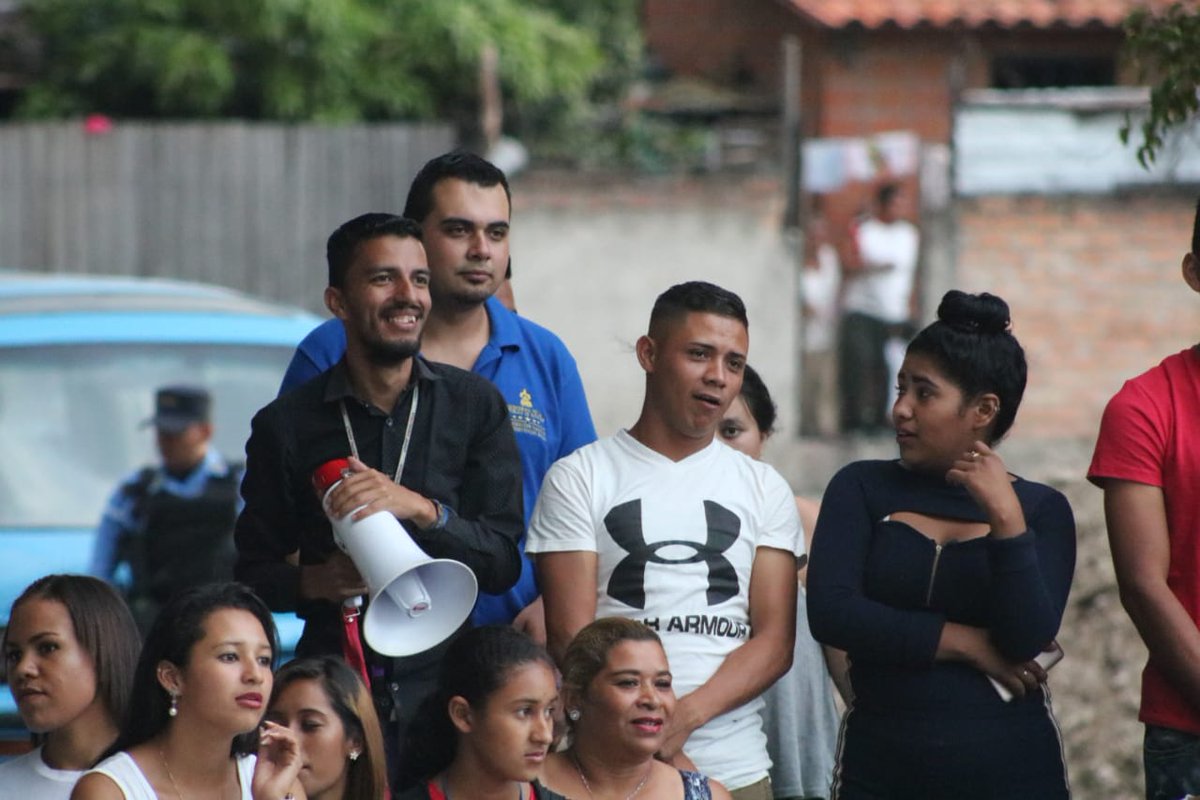 HONDURASPAZYCON's tweet photo. 🇭🇳🕊️ #Honduras
Una nación de gente noble, trabajadora y sincera, hoy el Festival Ciudad España #TieneTalento demostró que somos más los que trabajamos y convivimos por una nación en #PazYConvivencia https://t.co/yCKrYx3sNL