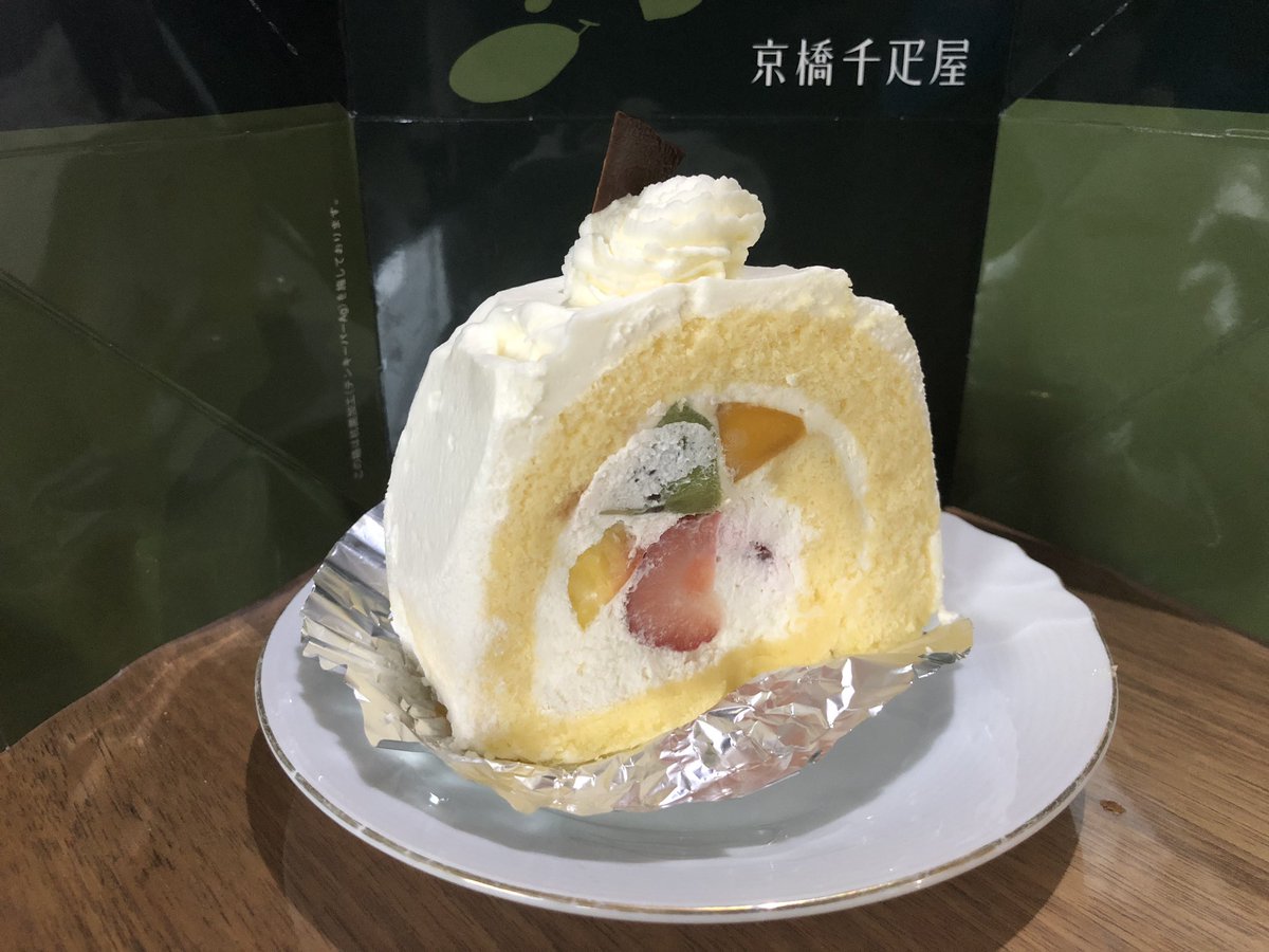 ごんごん フルーツロールケーキ 京橋千疋屋 フルーツロールケーキ