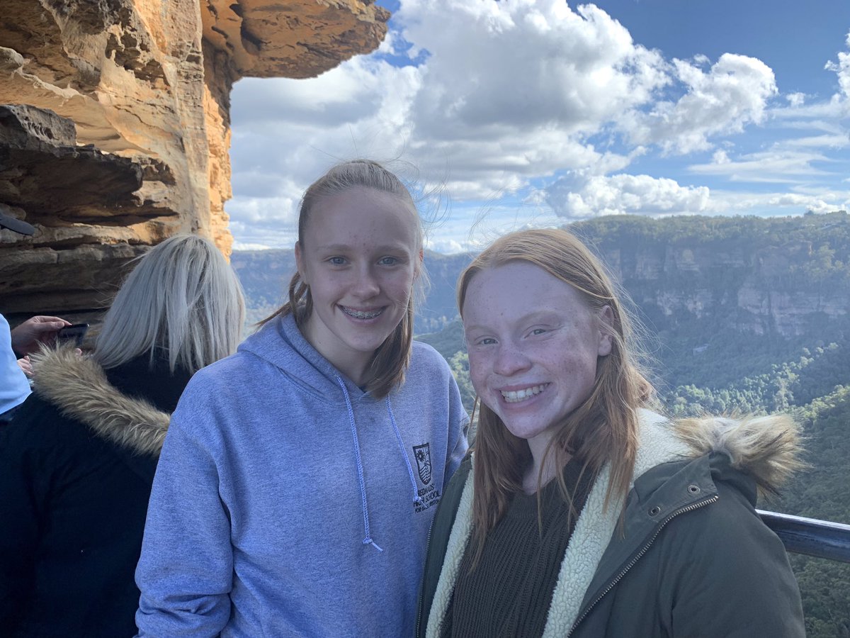 RedMaidsinOz's tweet photo. We have now all been to the blue mountains and seen the three sisters. We all had a great time and the views were amazing! https://t.co/mqiAZEzxss