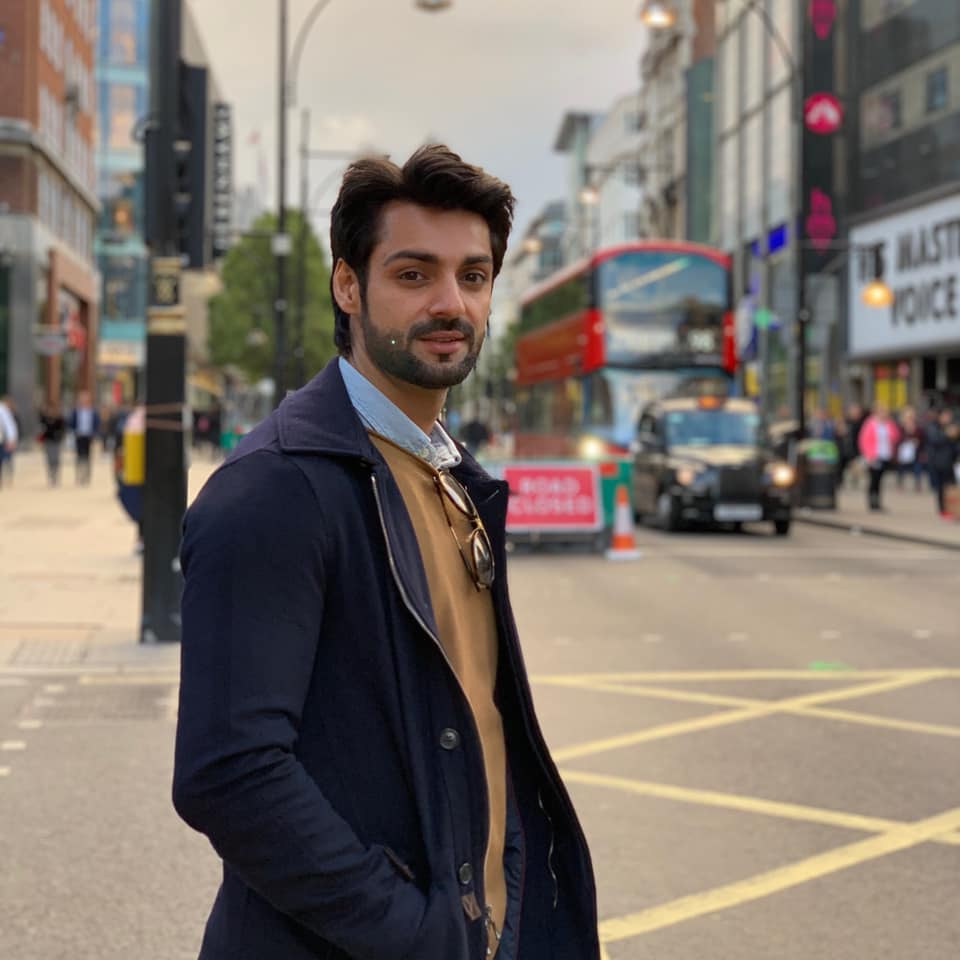 KaranWahiFans's tweet photo. Wishing you @karan009wahi avery Happy birthday on behalf of all ur fans..We love u &amp; respect u so much..and Really So Proud of you❤️
We want u to shine brighter than th sun and keep Rocking in ur upcoming projects
Once again We wish u aVery Happy birthday Our Hero
#WahiKaJanamdin https://t.co/4xNjznqXgt