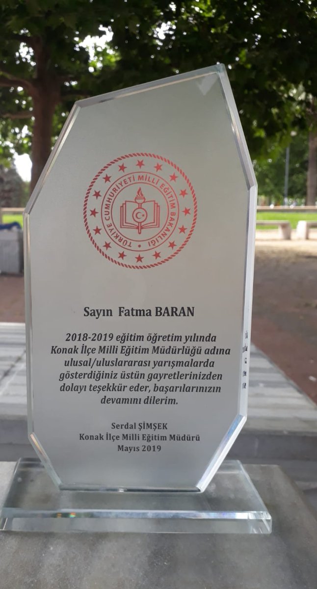 Projemizden güzel haberler gelmeye devam ediyor. Konak İlçe Milli Eğitim Müdürlüğü, Kadrajım İzmir Fotoğraf Yarışmasında öğrencimiz İbrahim Karademir 2.lik ödülü, öğrencimiz Fatma Baran ulusal yarışmalardaki başarılarından dolayı tesekkur plaketi almıştır.
@GSBgenclikproje