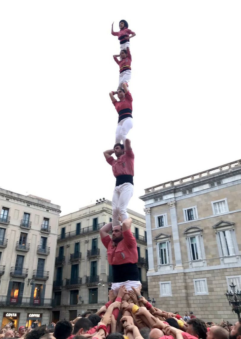 Yesterday in Barcelona we completed another double-based 3of9, a 4of8 with a pillar inside, a 5of8, and a pillar of 6. #HumanTowers #castellers