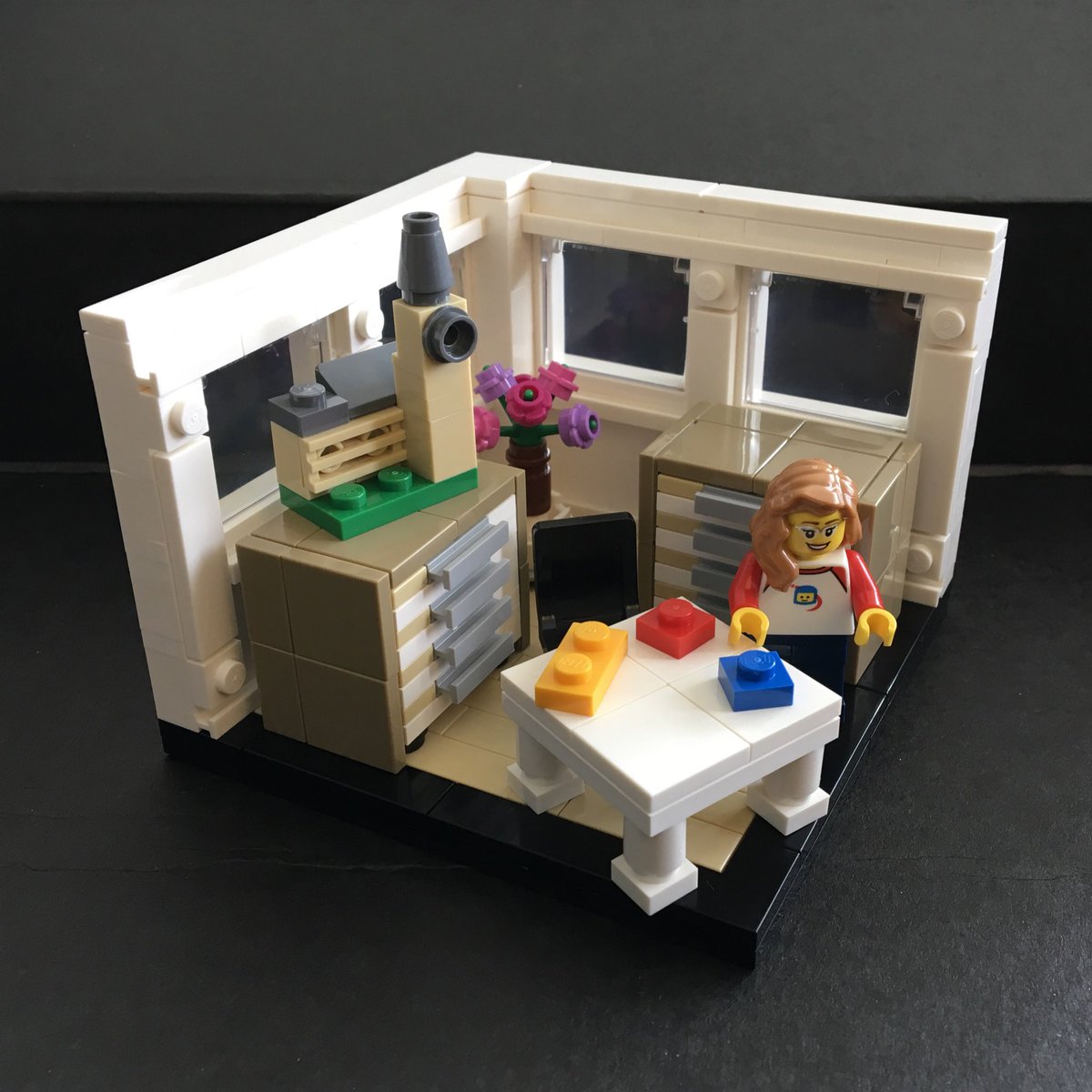 olivercgoetz's tweet image. The third vignette of @BrickJonas_HU&apos;s wonderful #LEGO Story pays hommage to the talented people who design all these awesome sets. Here is a @LEGO_Group designer working on her next great set.
@BrickLink 
#AFOLDesignerSets