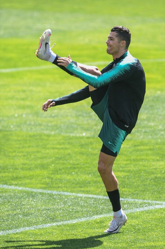 Jit_h_in's tweet photo. #NationsLeagueFinal 
#CristianoRonaldo 
#Portugal 
Best of luck for finals https://t.co/XdxdVG8pwv