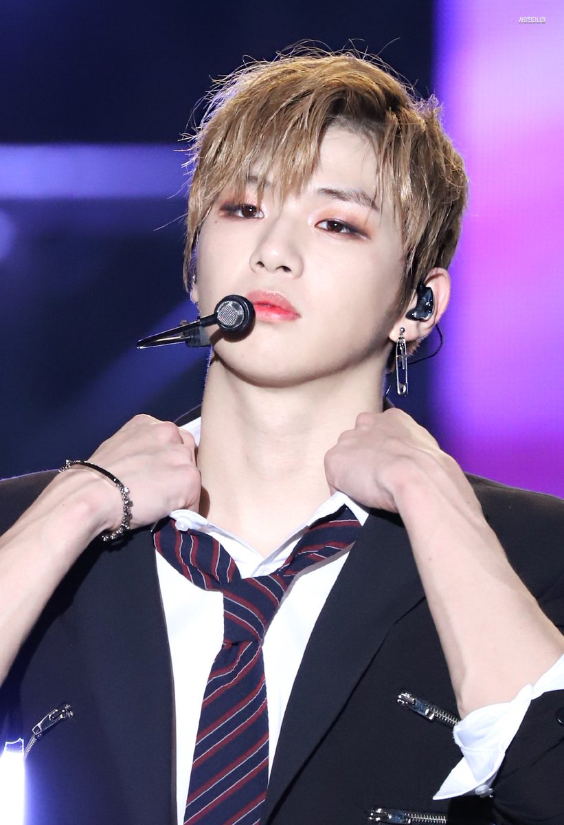 시간이 너무 안가요 ⭐️🕚⭐️
맘이 초조하고 심장이 쿵쾅쿵쾅 
참아오던 금단현상 터지기 일보직전
움직이는 강다니엘 빨리주세요 👏🏻
#강다니엘 #KANGDANIEL