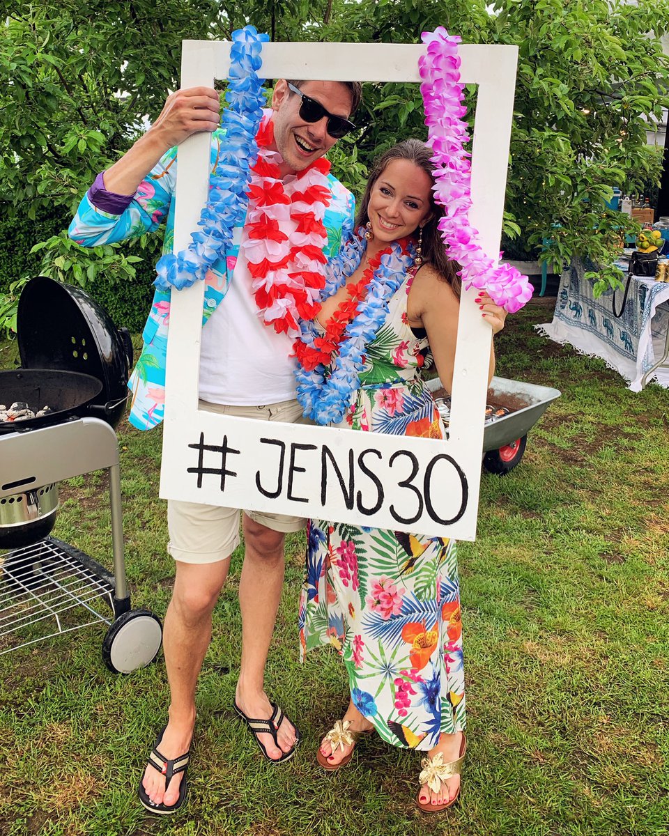 Nat0_o's tweet photo. Fabulous party yesterday! Thanks for having us!! 😍❤️😘 #hawaiitheme https://t.co/9BT25DrKgu