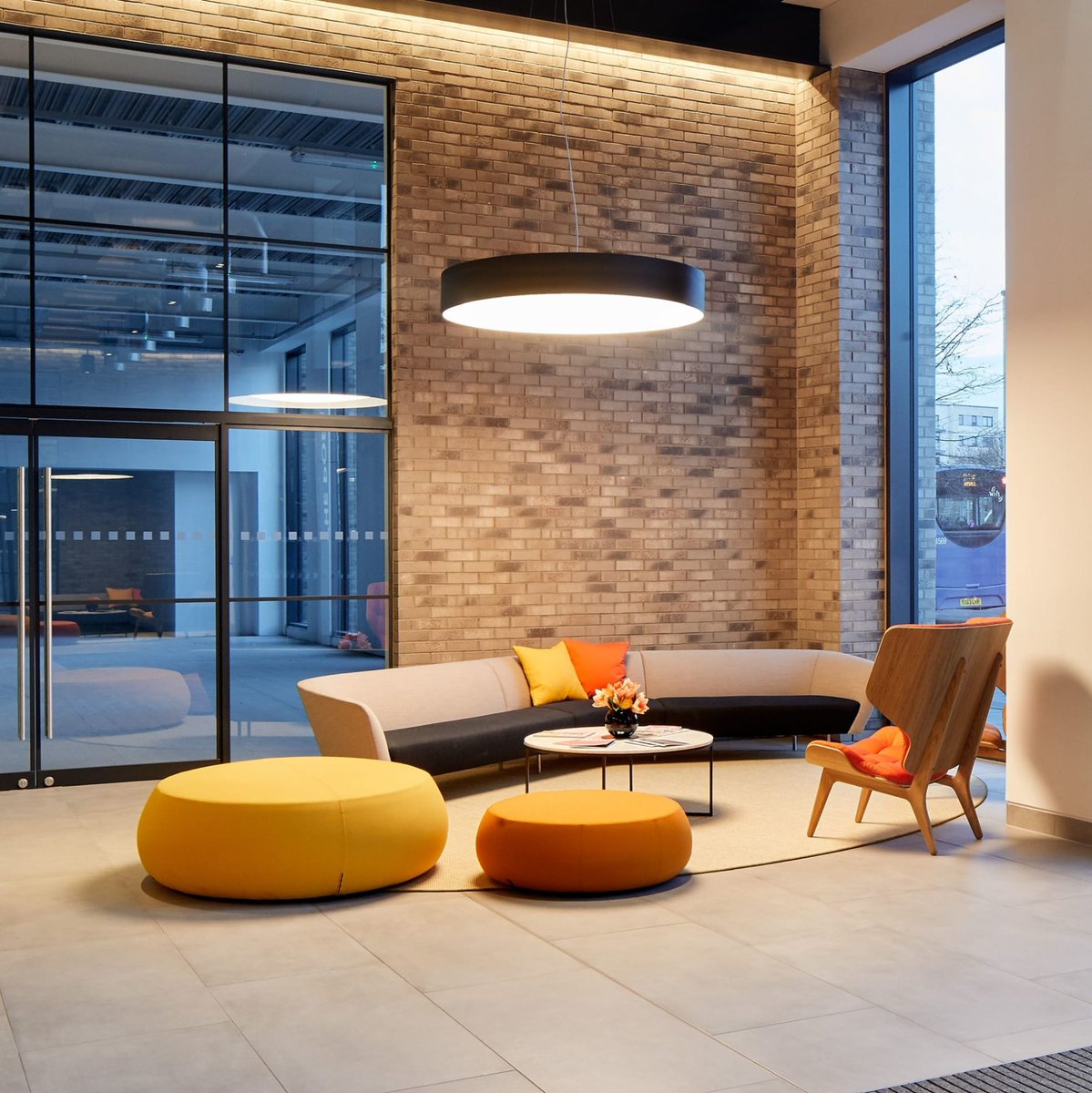 This is The Porter Building in Slough, the UK's first WELL accredited building (shell&amp;core), designed for wellbeing for occupants. The Studio Line pendants in reception supplied by Kazzar really look the part! cbre.co.uk/about-cbre/cas…