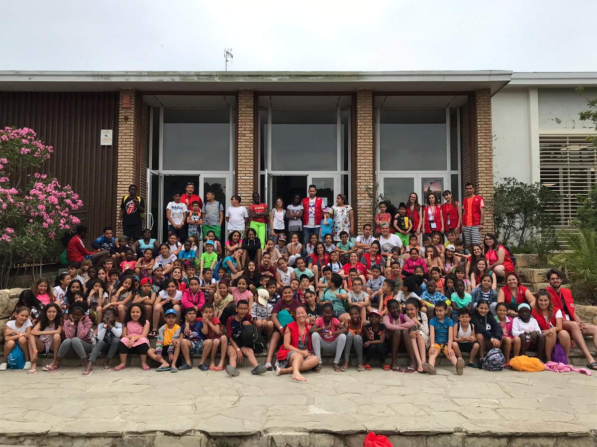 Els infants de la província de Lleida es troben a Coma-Ruga de #Colònies2019. #lleure #jocs #platja