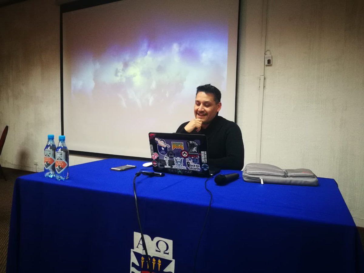 manu0x01's tweet image. Dando mi taller de Hacking Web en la conferencia Code Ñuble #Chillan #codeñuble