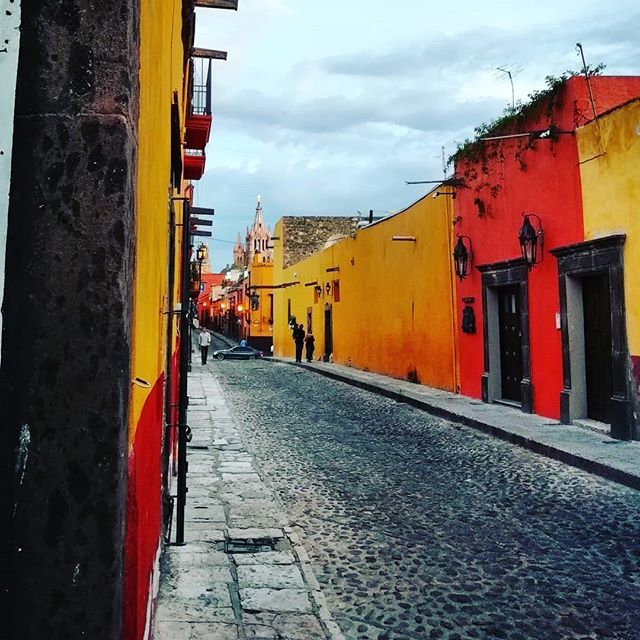 xomero's tweet image. Relox. #randomstreetsanmiguel #randomstreet #SanMiguelDeAllende #Guanajuato #México bit.ly/2KBI5yt