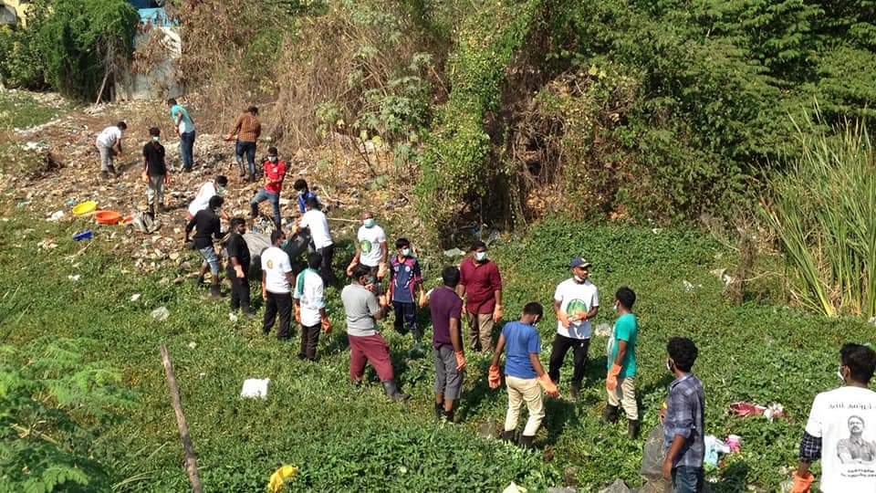 Sunandhaspeaks's tweet photo. Seeman's Tamil Nazis in action
@vikatan @AnandaVikatan
Velacheri lake clean up by Naam Tamilar Katchi's Environmental wing
#letsreclaimvelacheri
#ntk
#ntksilentrevolution https://t.co/5BdoSZA8uN