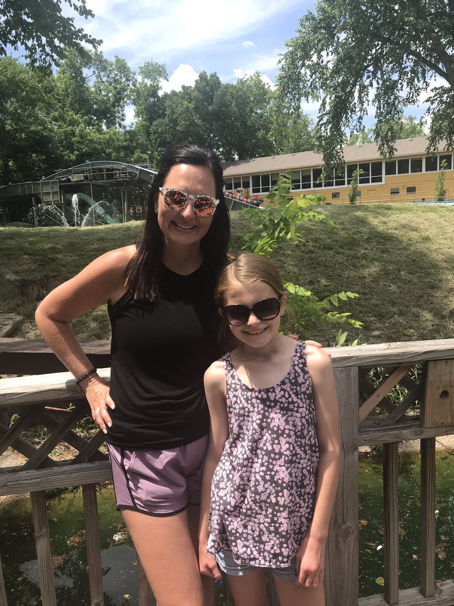 MaureenC25's tweet photo. A little 🛍 and 🎢 therapy this weekend! https://t.co/6PBs5SSpbu