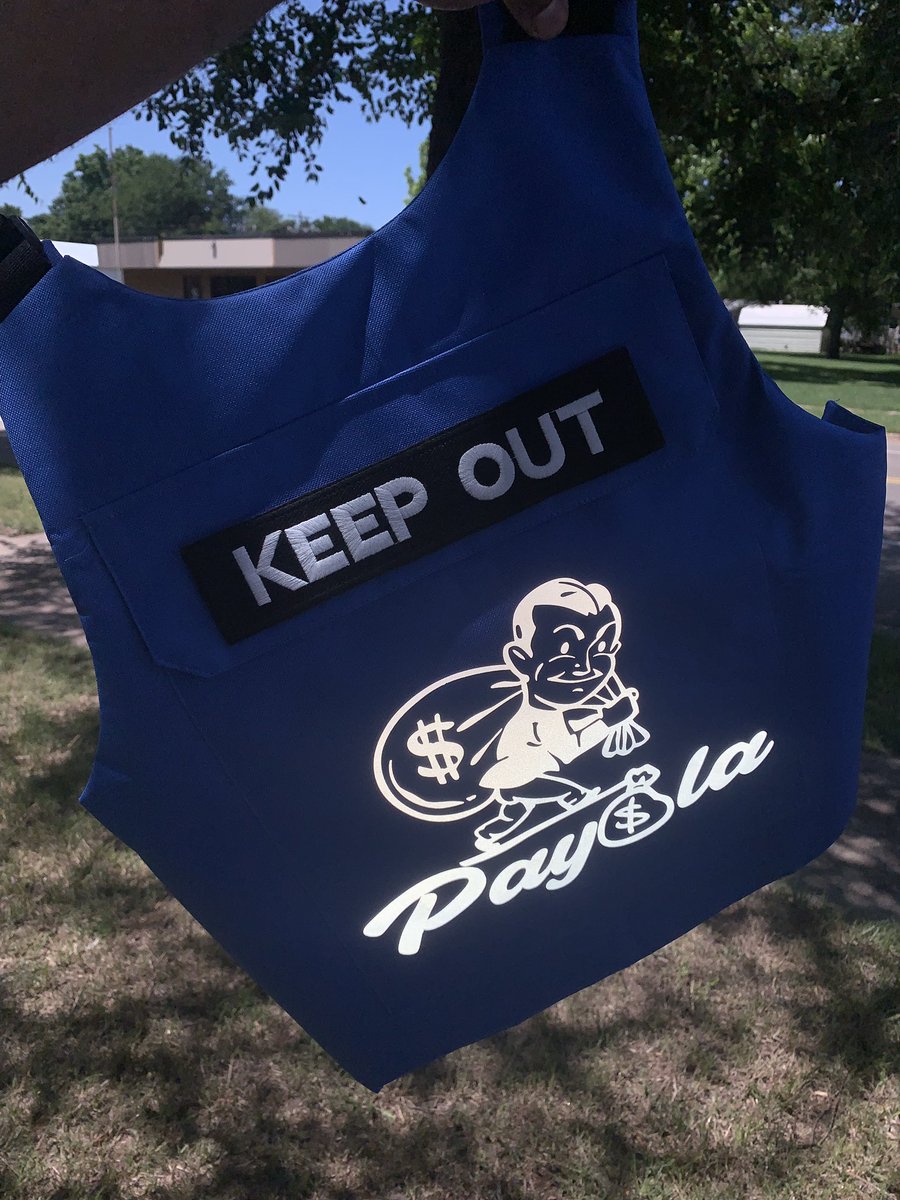 Local Neighborhood Clothes Dealer 🤩 tweet media