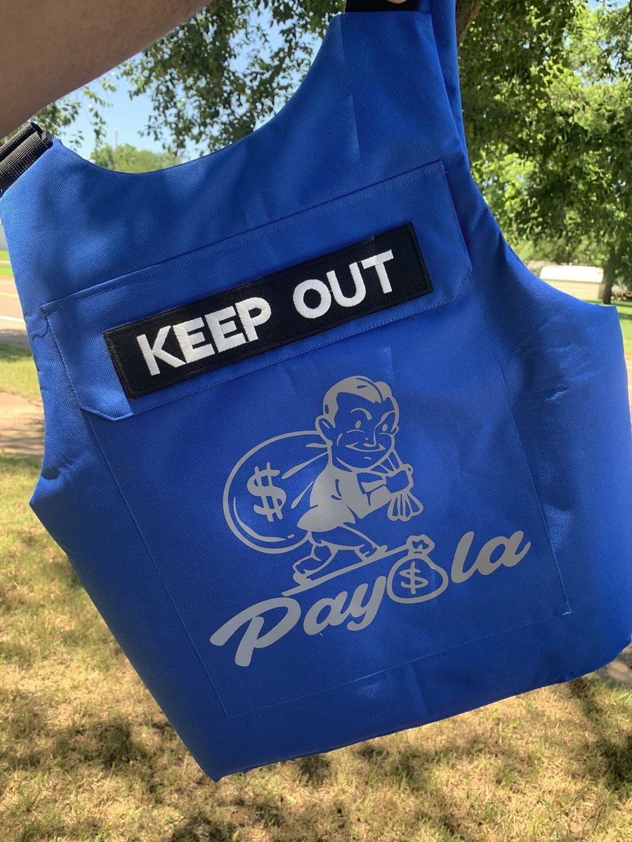 Local Neighborhood Clothes Dealer 🤩 tweet media