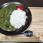 辻利が販売した緑色の「抹茶カレー」!その味は…？