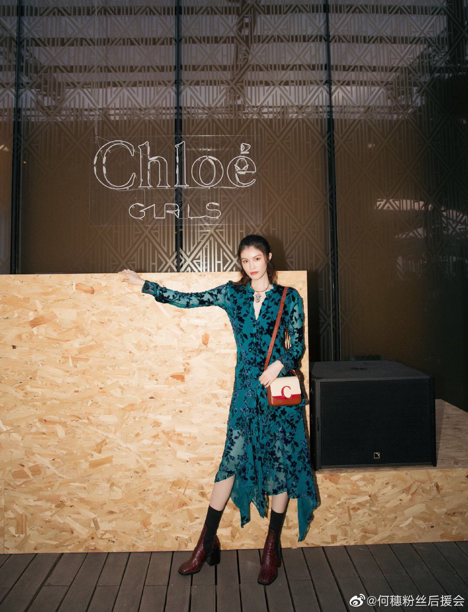 เก็บตก Sui He ระหว่างเข้าร่วมงานแฟชั่นโชว์ของ Chloé เมื่อวันที่ 5 มิ.ย.ที่ผ่านมา 

( weibo - 何穗粉丝后援会 )