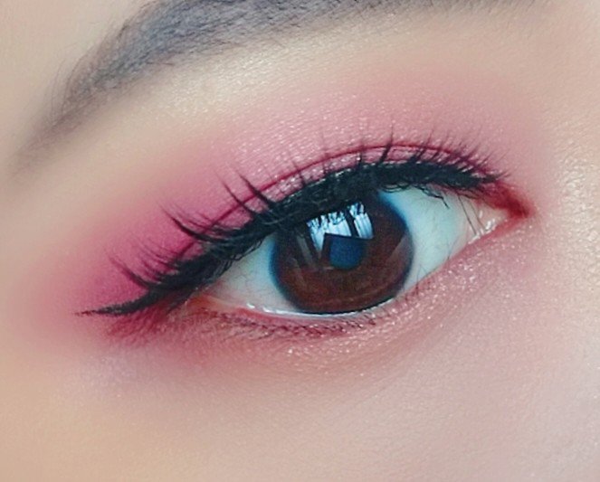 Aya Revolution 今日のメイク 今日はつけま無しでマスカラ下手 キャンメイクの締め色使ったけどほぼエンジェルハートのみ 写真で伝わらないけどピンクだけじゃなくゴールドにも光ってて凄く綺麗なのでこれで十分可愛い メイクアップレボリューション