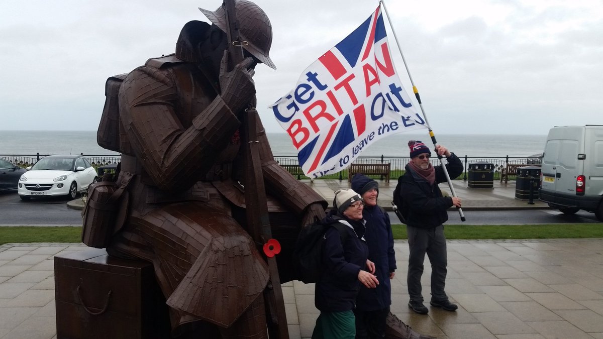 RogTallbloke's tweet photo. @pink_meerkat1 Tommy was in good company a few months ago. #marchtoleave https://t.co/tlV9oiCsCC