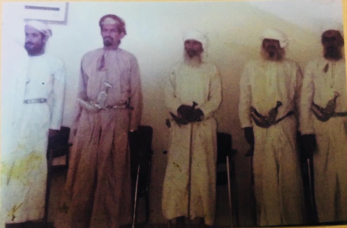 albarzh1970's tweet photo. يتوسط الصورة 
-الشيخ علي بن سعودالحبسي
على يمينه 

-السيد عبدالحميد بن يعرب البوسعيدي 

-الشيخ ناصر بن عبدالله الشرجي
على يسارة

-الشيخ منصور بن سليمان الحبسي 

-أحمد بن خالد الطوقي 

رحم الله المتوفين وبارك في عُمر الاحياء.
#البرزة١٩٧٠ https://t.co/RkuWq8TjT7