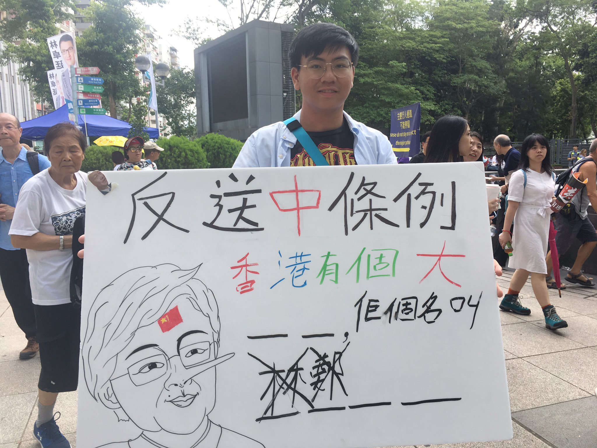 Hk 妮珂on Twitter 人山人海從不同的入口加入維多利亞公園 香港人好嘢 T Co O1nyir10mo Twitter