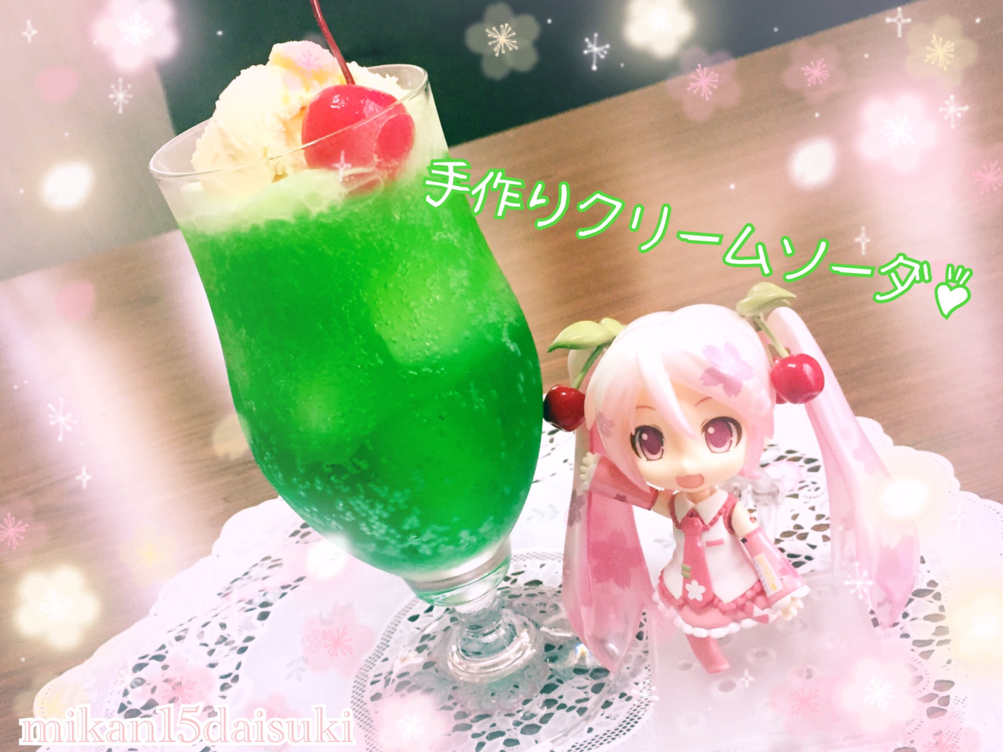 みかん 苺好き 昨日作ったクリームソーダ たくさん もらえて嬉しかった ˊᵕˋ 大好きな桜ミクたんも一緒に撮ったよ クリームソーダ 手作りクリームソーダ ねんどろいど 桜ミク T Co Xpateznal6 Twitter