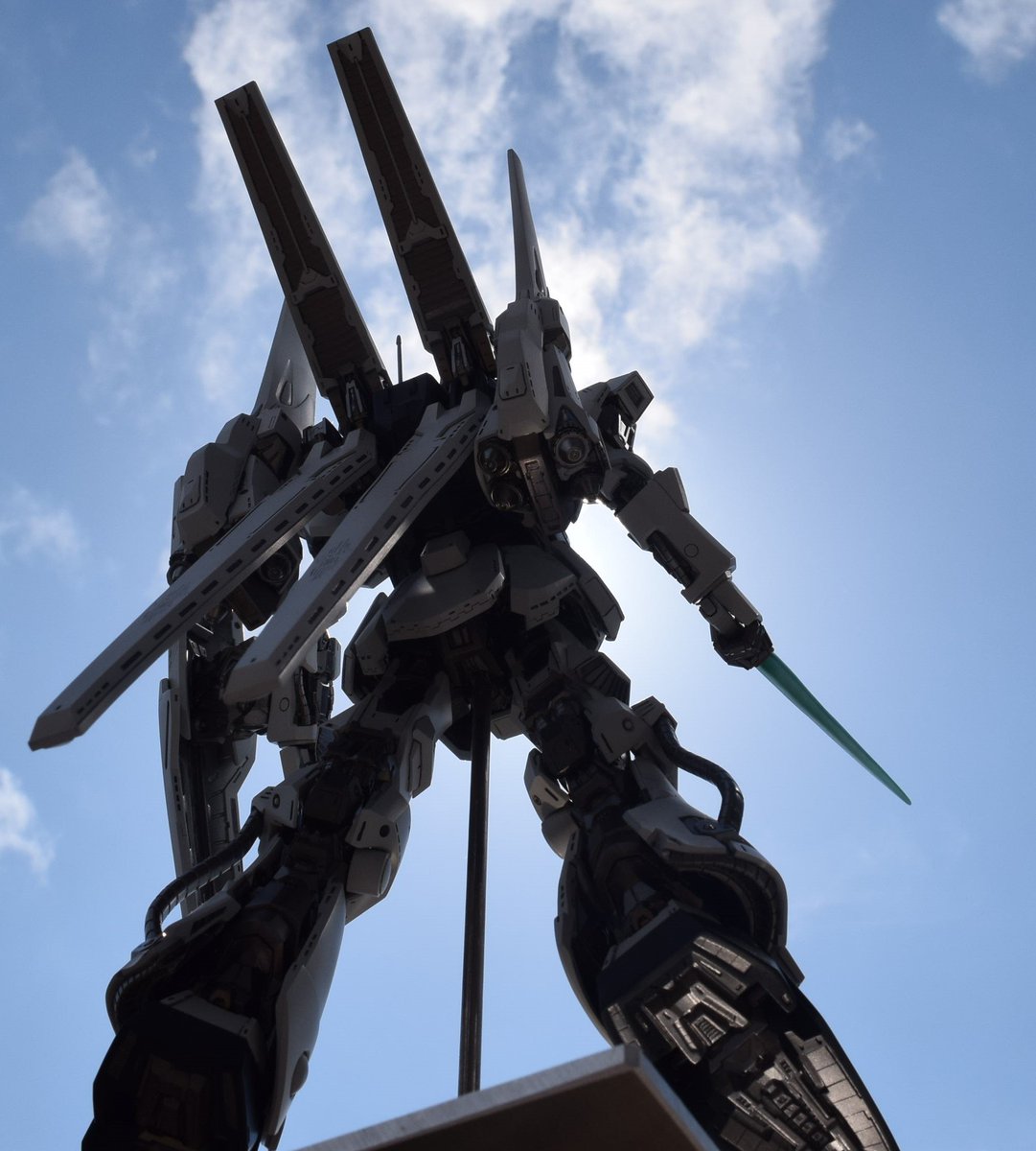 ネオ ネオファクトリー エプシィガンダムは背面も格好いい