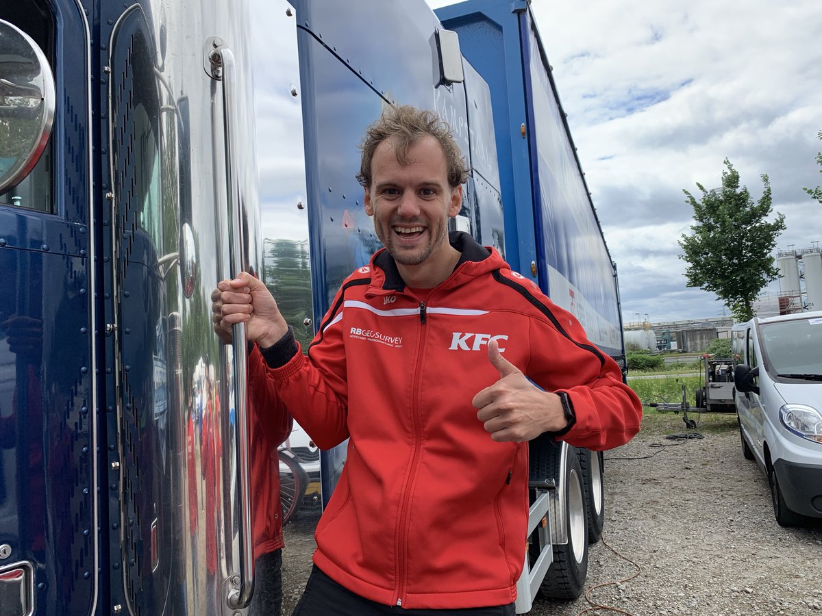 RopaFlevoland's tweet photo. We zitten nu op routedeel Dingstede -> Grens DU/NL gesponsord door Pandriks! https://t.co/rs0S1J0MQq #roparunteamlelystad #team197 #roparun #hardlopen #goeddoel https://t.co/lfeTMsPdVd