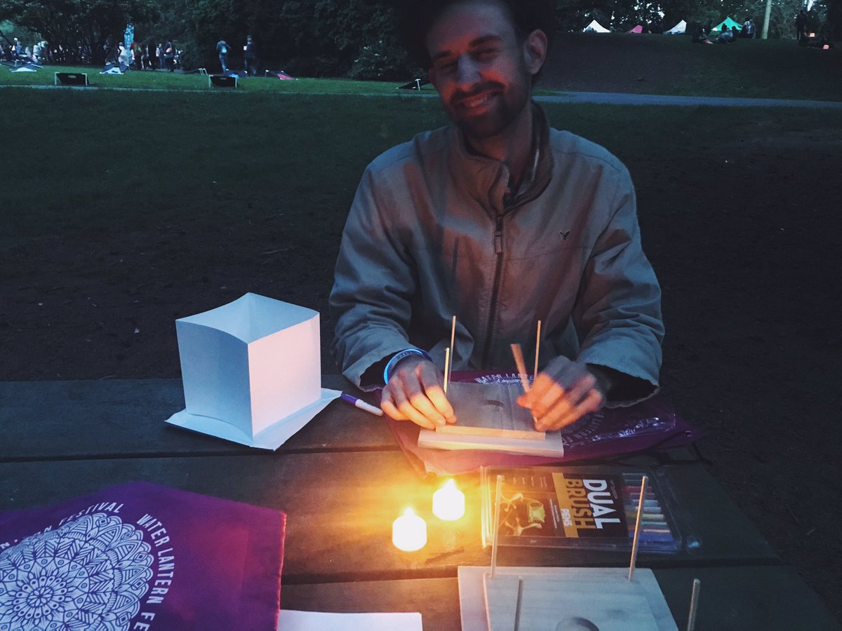 mcboots42's tweet photo. Wonderful date night with #FancyGreg at the Portland Water Lantern Festival ✨🏮✨ https://t.co/7xXW0XSTZV
