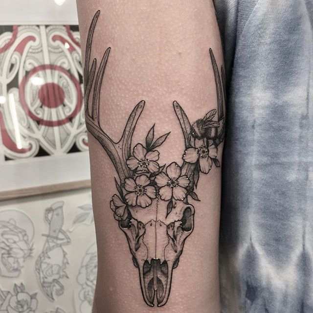 STXIIITATTOO's tweet photo. Dana Catterson published a new post https://t.co/VVXcOwjqqL - #aucklandcity,#aucklandtattoo,#beetattoo,#blackboldsociety,#blackwork,#blackworkers,#blackworkerssubmission,#blxckink,#btattooing,#classictattoo,#dana,#danac,#darkartists,#do... https://t.co/cnrrEvfWks