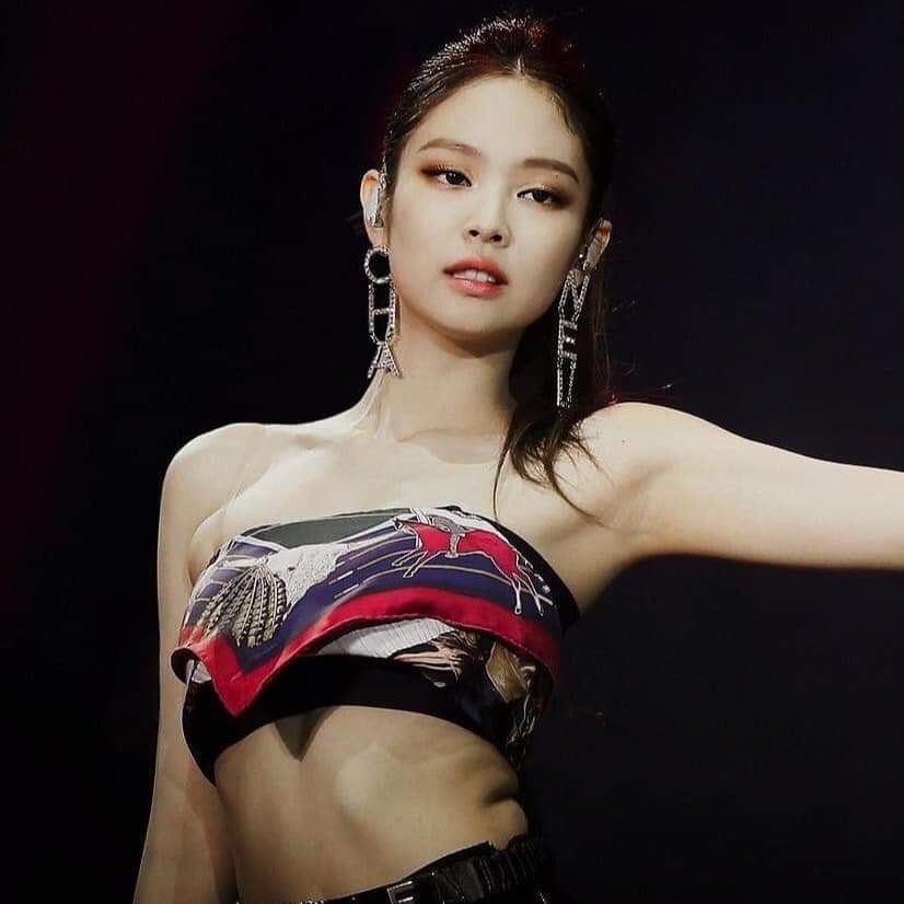 Jennier67964554's tweet photo. I just love this woman, please get well baby, she still performed even she's not feeling well just i love you so much https://t.co/0gU30mpdpH