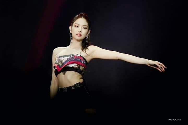 Jennier67964554's tweet photo. I just love this woman, please get well baby, she still performed even she's not feeling well just i love you so much https://t.co/0gU30mpdpH