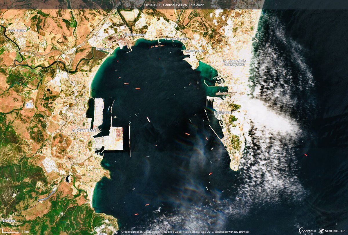 Clouds on the Rock and shipping traffic in the Algeciras Bay as seen yesterday by #Sentinel2 🇪🇺🛰 #DYK that our optical (Sentinel2) and radar (#Sentinel1) satellites capture a 10-metre resolution #OpenData image every 2-3 days on average under those latitudes in Europe?