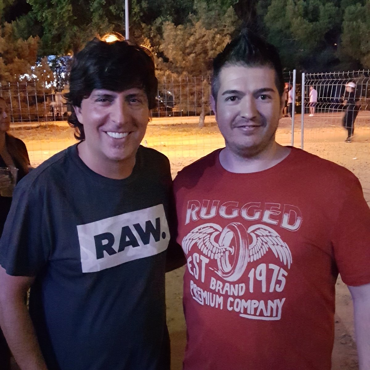 SanchezBricios's tweet photo. Con @djdanimoreno disfrutando de las fiestas de @maximafm_radio en Coslada!! https://t.co/Q3IhAvHXFy