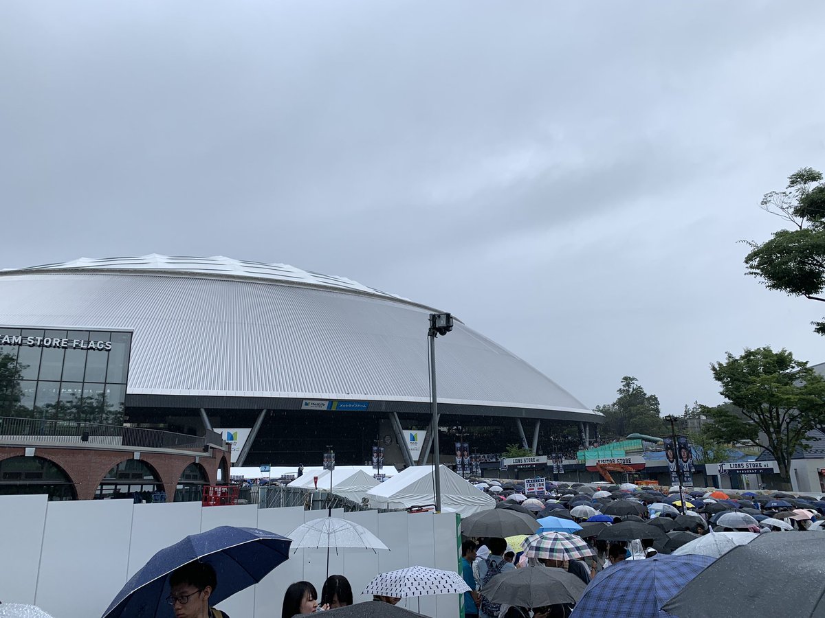 _C1ariS's tweet photo. あいにくの雨ですが、2日目もよろしくお願いします！
#Aqours5thLIVE https://t.co/FR9xxxjPbu