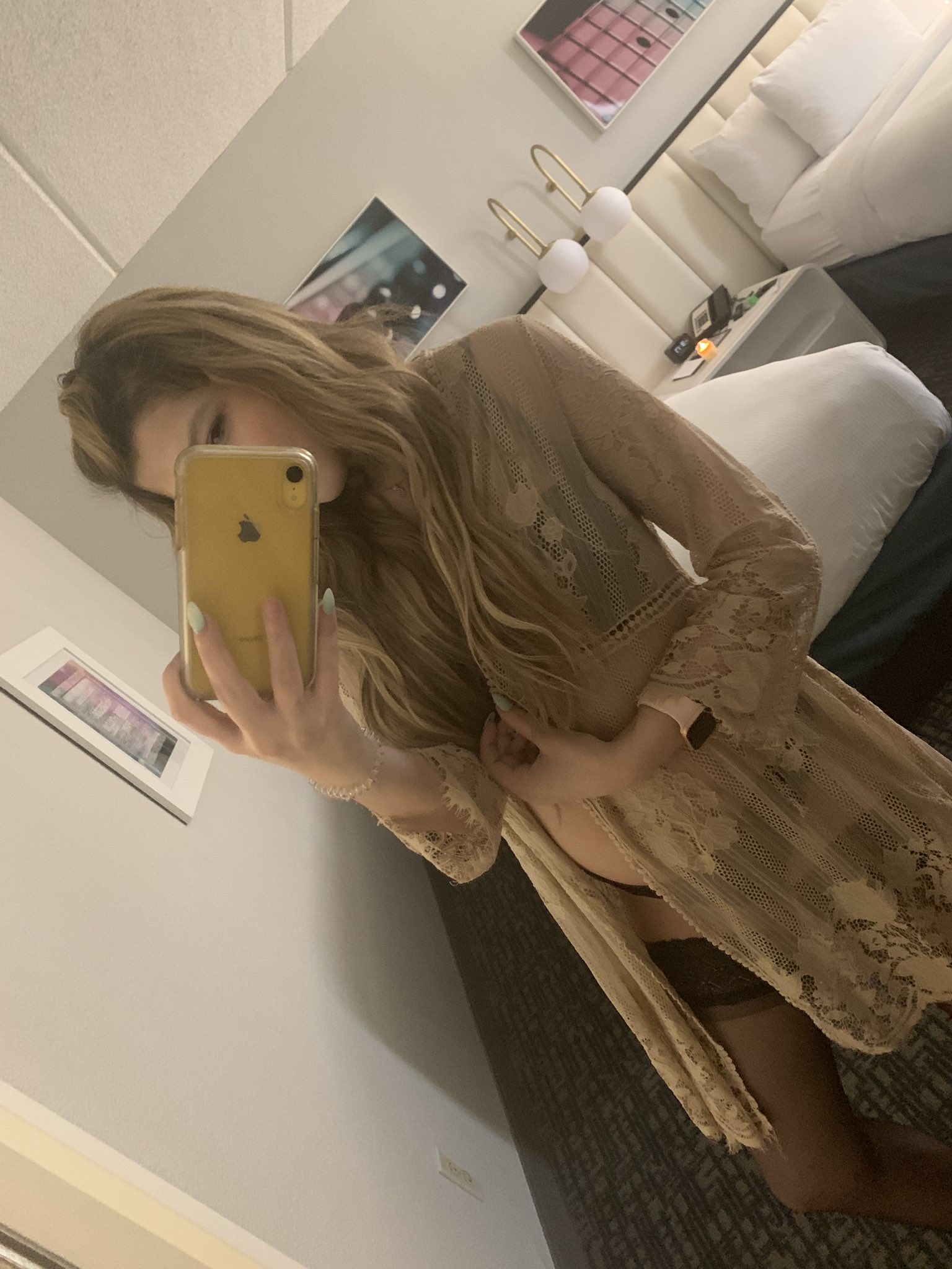 1 pic. I’m back 😘 https://t.co/ob2VVbiOTj
