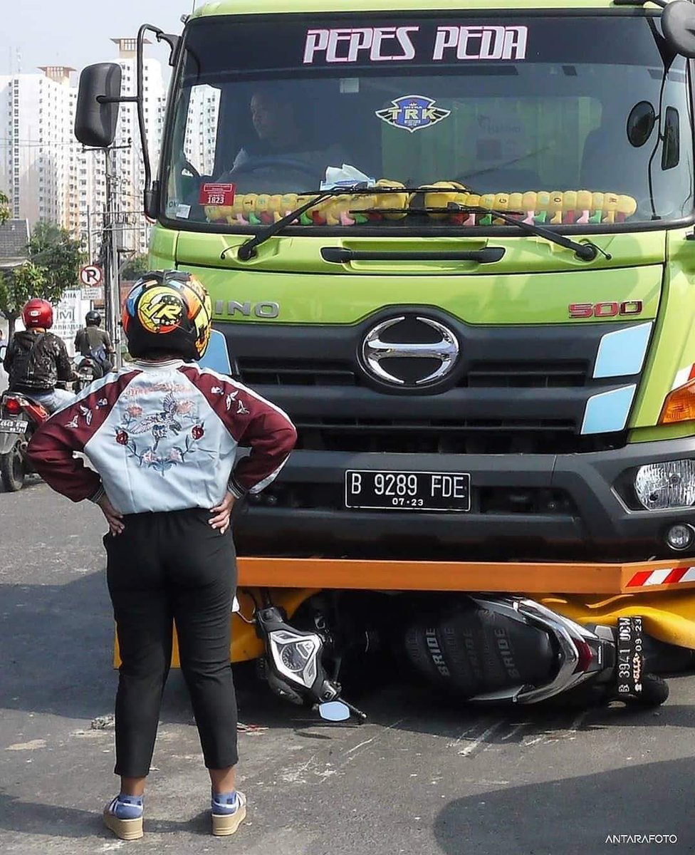 Lo lawan deh tuh ibu-ibu...