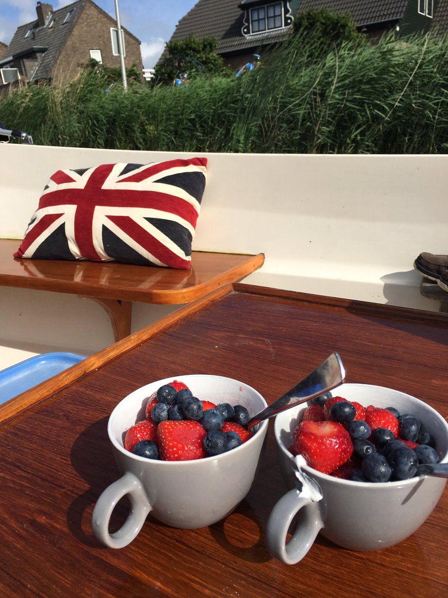 HettyvanDoorn's tweet photo. Good morning Sunday #everythingonboard #offwego #sunisshining #rotterdam #thehague #delft herewecome https://t.co/yxmTIxJoGP