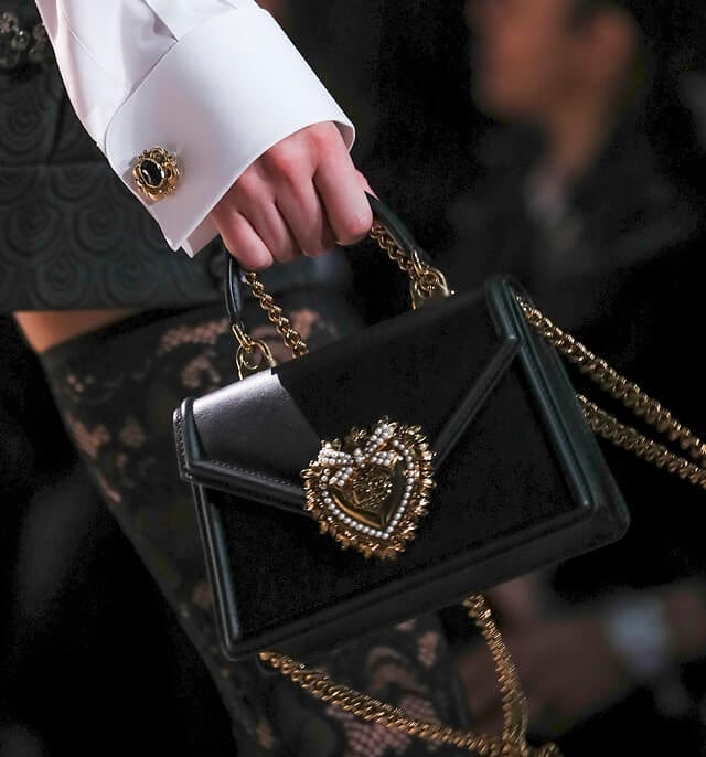 BSpinozzi's tweet photo. ♥️D&G♥️ Black and white: chic!
#DGDNA #DGSS19 #mfwSS19 #DGBijoux #DGDevotionBag #DGGirlSS19 #DGWomenSS19 #DGStyle #DolceGabbana @dolcegabbana #DolceGabbanaCommunity #DomenicoDolce #StefanoGabbana #lamodaèbellezza #lamoreèbellezza
https://t.co/pJKeeuJKqb
https://t.co/lmdCKyDQA8 https://t.co/ZbIpUJbIcO