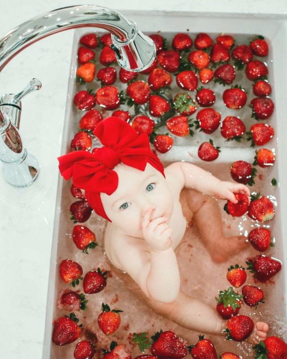 Pregnancy_App's tweet photo. By Week 7, your baby is the size of a raspberry. These are strawberries - but close enough. 🍓🍓🍓
.
.
.
.
.
#pregnancyplus #pregnant #babyshower #cutebabies #babiesofinsta https://t.co/Avn45tvdMK