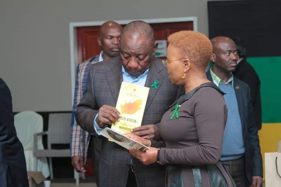 The_DSD's tweet photo. The Children are reminding Minister Zulu that she said she'll take the Children's Manifesto to President @CyrilRamaphosa @PresidencyZA. The Minister is seen handing the Children's Manifesto to the President. #childProtectionWeek19 https://t.co/MvJk2Oklnp
