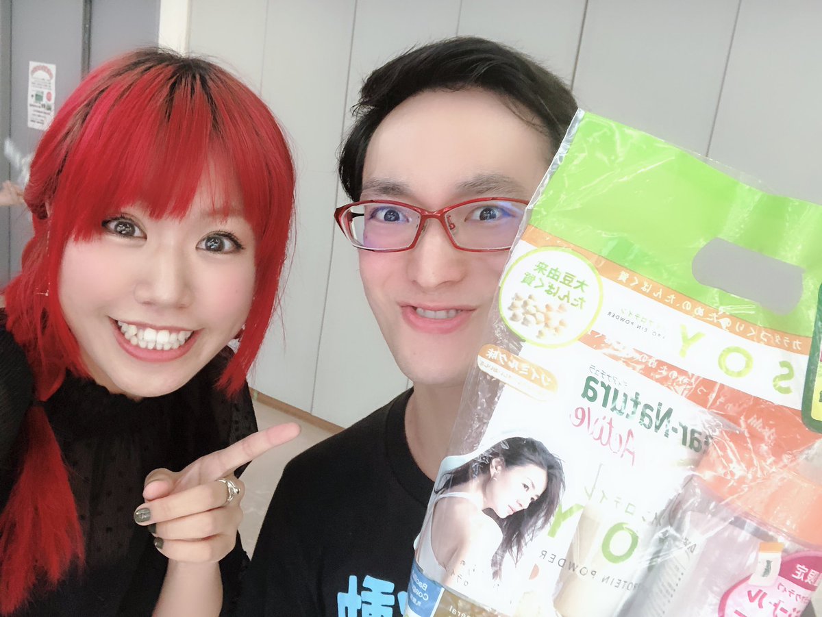 伊藤佳織 封印壊除 顔合わせの時 イシケンが誕生日プレゼントにプロテインくれたの ありがとう そしてまさかのこうちゃんと髪色カブるって言う W いよいよ姉弟w よりちゃんと しのぶとも写真撮れました 2人共いとをかし 来てくれたの 感謝 伊藤佳織 封印壊除 顔合わせの時 イシケンが誕生日プレゼントにプロテインくれたの ありがとう そしてまさかのこうちゃんと髪色カブるって言う W いよいよ姉弟w よりちゃんと しのぶとも写真撮れました 2人共いとをかし 来てくれたの 感謝