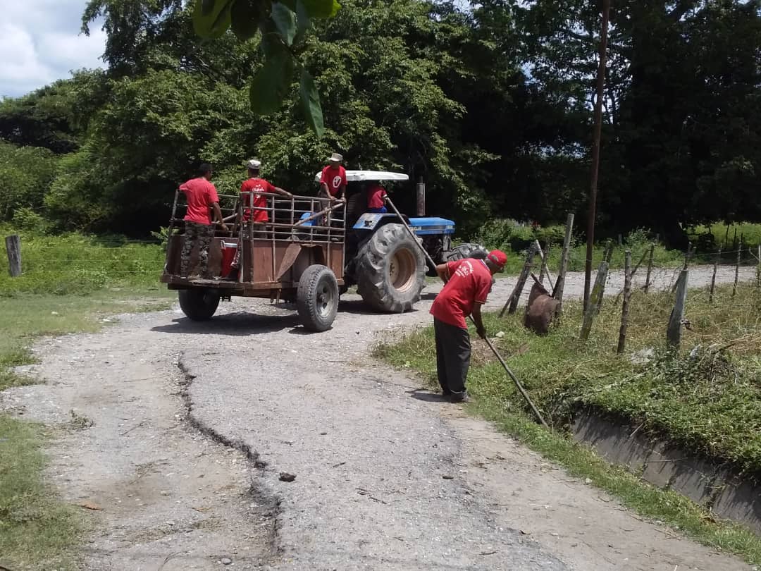 MZodizulia's tweet photo. Se realizó el acondicionamiento de las instalaciones e infraestructura del proyecto  e inspección técnica de (40) hectáreas asignadas para el proyecto agroproductivo,  "Proyecto Socio Productivo Renacer Bolivariano del Sur del Lago Revolucionario"en conjunto con AGROFANB https://t.co/3uTrm5kE7S