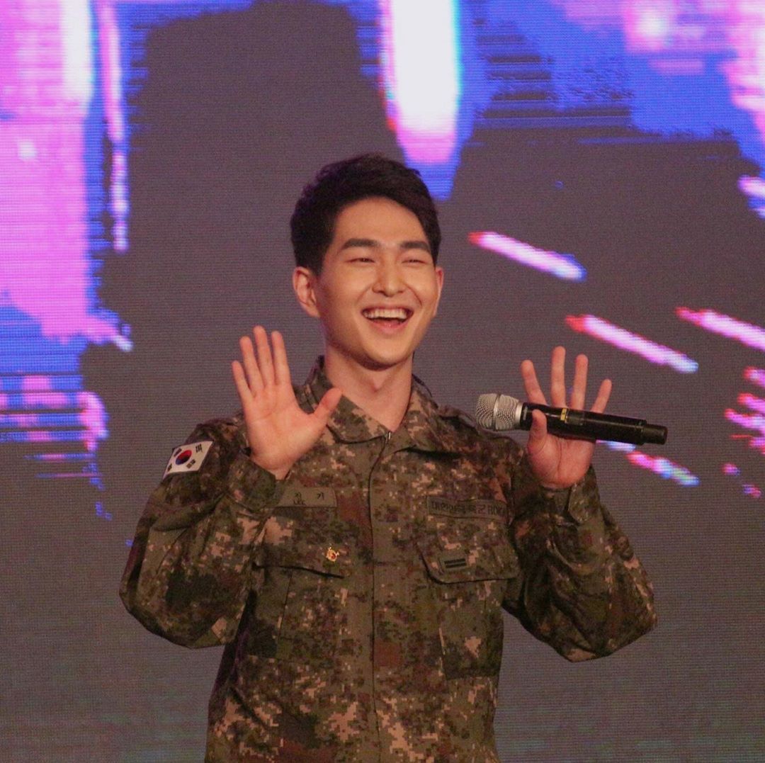 onew pics tweet media