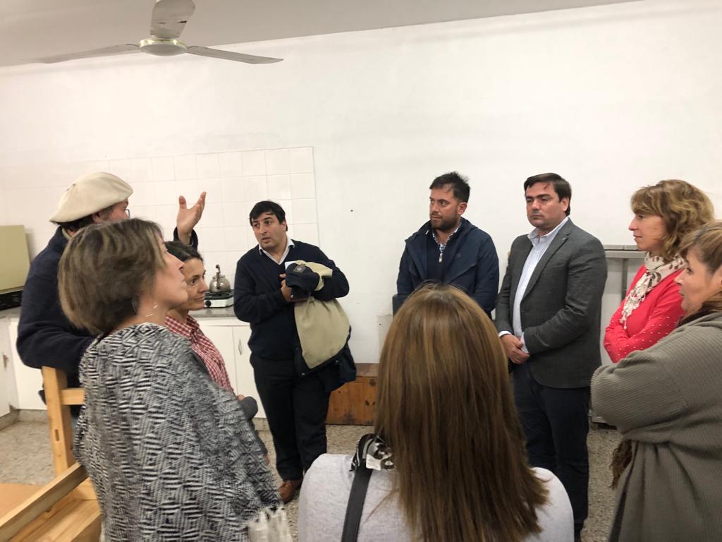 LucianoSpinolo's tweet photo. El viernes acompañamos al Diputado @EmiBalbin y al Subsecretario de @AgroindustriaBA Sergio Robert, a recorrer las instalaciones y a conocer la realidad de la comunidad educativa del CEPT Nro. 7 de nuestro pueblo. Gracias a los funcionarios por #HaceryEstar en Tres Lomas https://t.co/2YFxKfIZ8Y