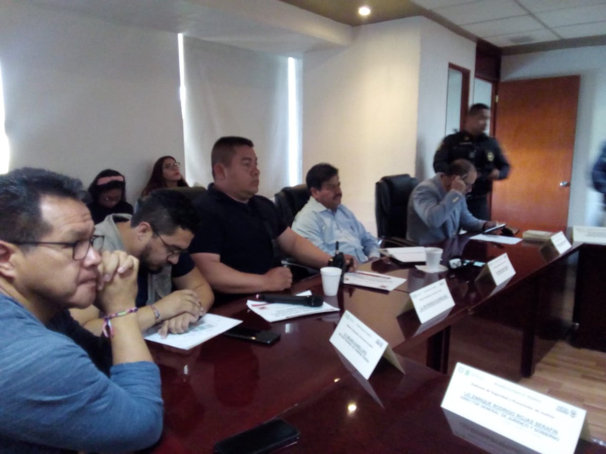 RedVecinalGAM's tweet photo. #JoséFranciscoVillagómezPulido
#redesvecinalesGAM
#DGSCYPCGAM
Se lleva a cabo la reunion de gabinete presidida por el Dr. @fchiguil Alcalde en @TuAlcaldiaGAM; Lic. José Francisco Villagómez, Director General de Seguridad Ciudadana; y personal de diferentes áreas de esta alcaldía. https://t.co/970UvQqSu6