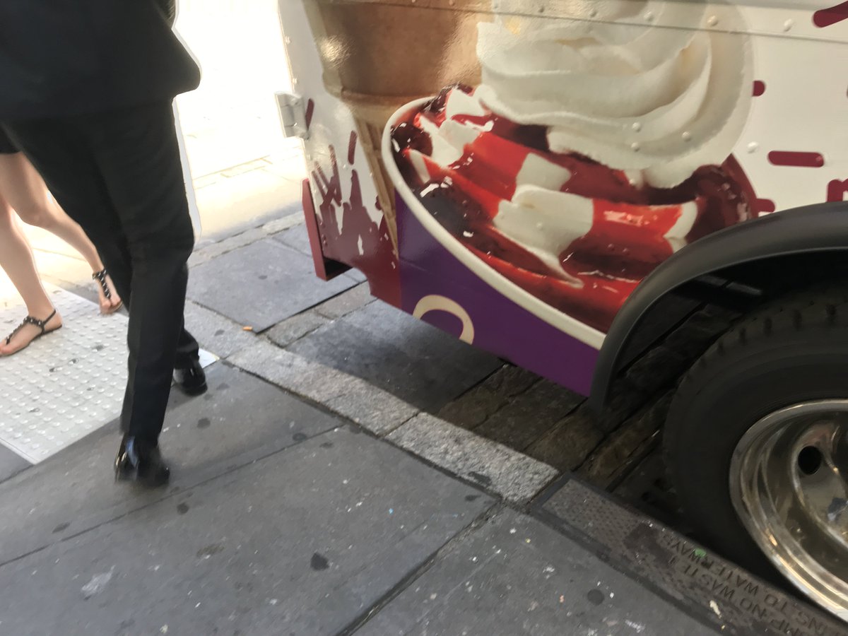 MooieSunshine's tweet photo. @DUMBOActionComm #dumbotraffic @NYPD84Pct @StephenLevin33 #handicapacess

8am Carvel Ice Cream Truck in NO STANDING ZONE. Blocks handicap cut out on curb.  Here every day and every evening! https://t.co/q7KFkJPhI2