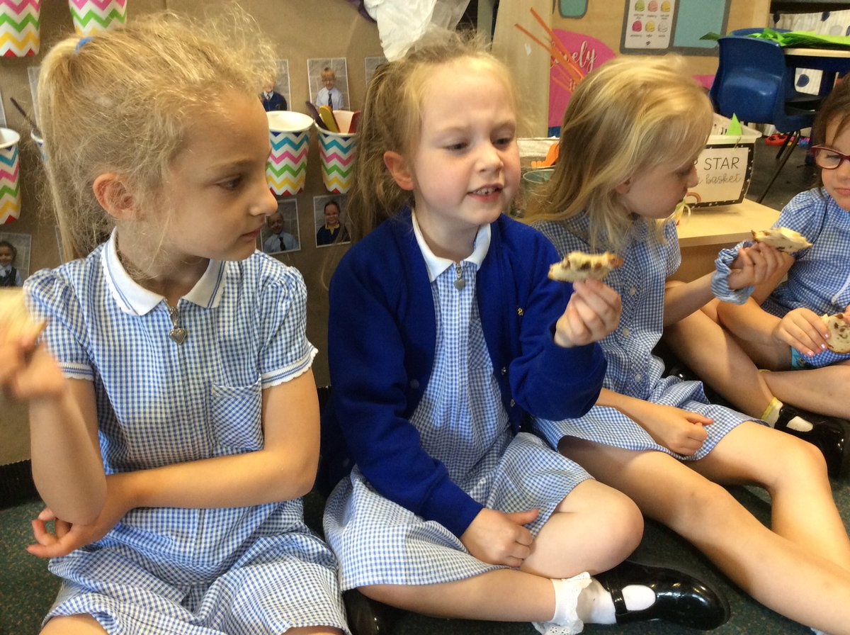 CanonReception's tweet photo. What a lovely week of innovating reception have done as we come to the end of our @Cornerstonesedu topic 'Do Cows Drink Milk?' We have had lots of fun designing and writing ingredients and instructions on how to make bread, tasting different breads and making our own!🌾🍞😀#eyfs https://t.co/kS7aj8Y1lJ