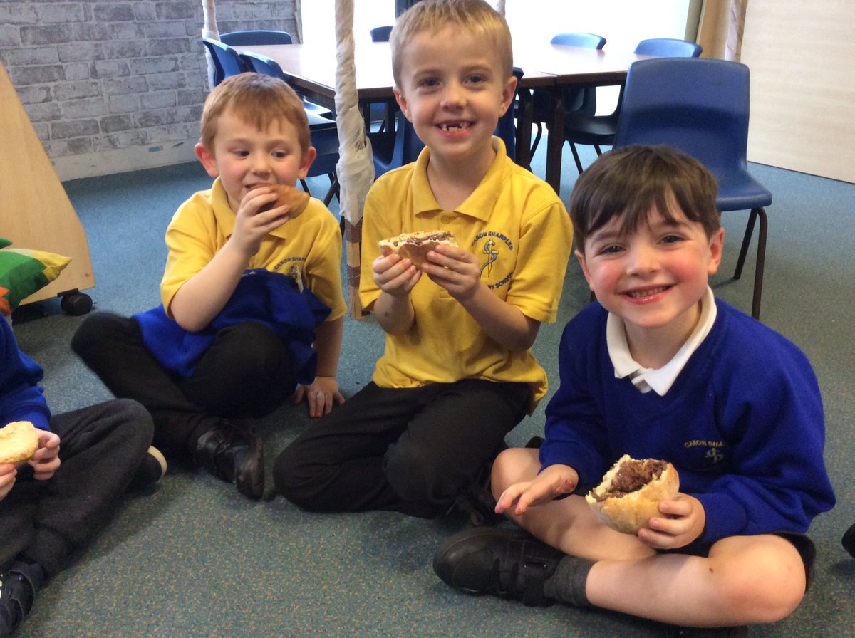 CanonReception's tweet photo. What a lovely week of innovating reception have done as we come to the end of our @Cornerstonesedu topic 'Do Cows Drink Milk?' We have had lots of fun designing and writing ingredients and instructions on how to make bread, tasting different breads and making our own!🌾🍞😀#eyfs https://t.co/kS7aj8Y1lJ