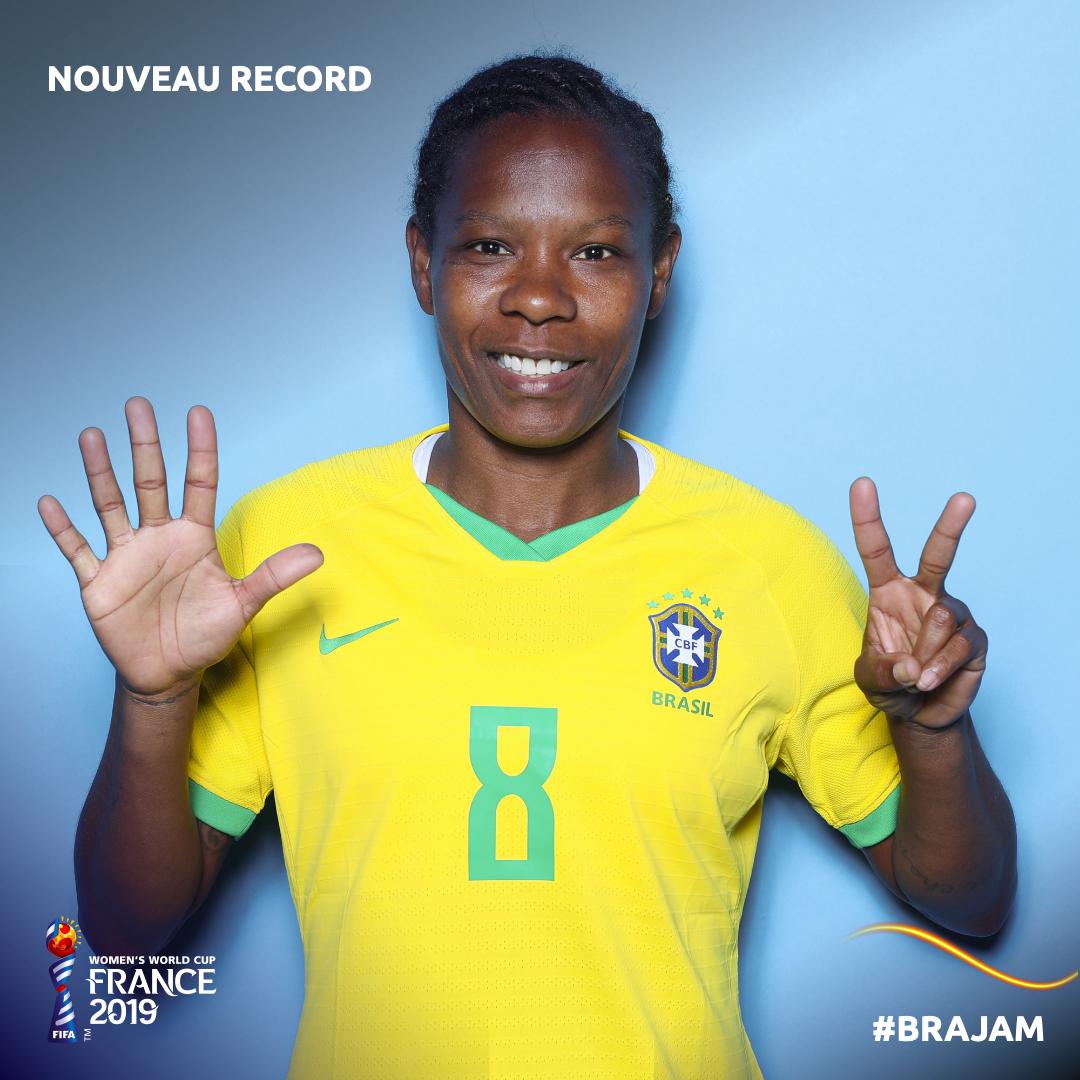 fifacom_fr's tweet image. Félicitations à Formiga, la première joueuse de l'histoire à participer à 7 Coupes du Monde ! 👏👏👏
#BRA #BRAJAM #FIFAWWC