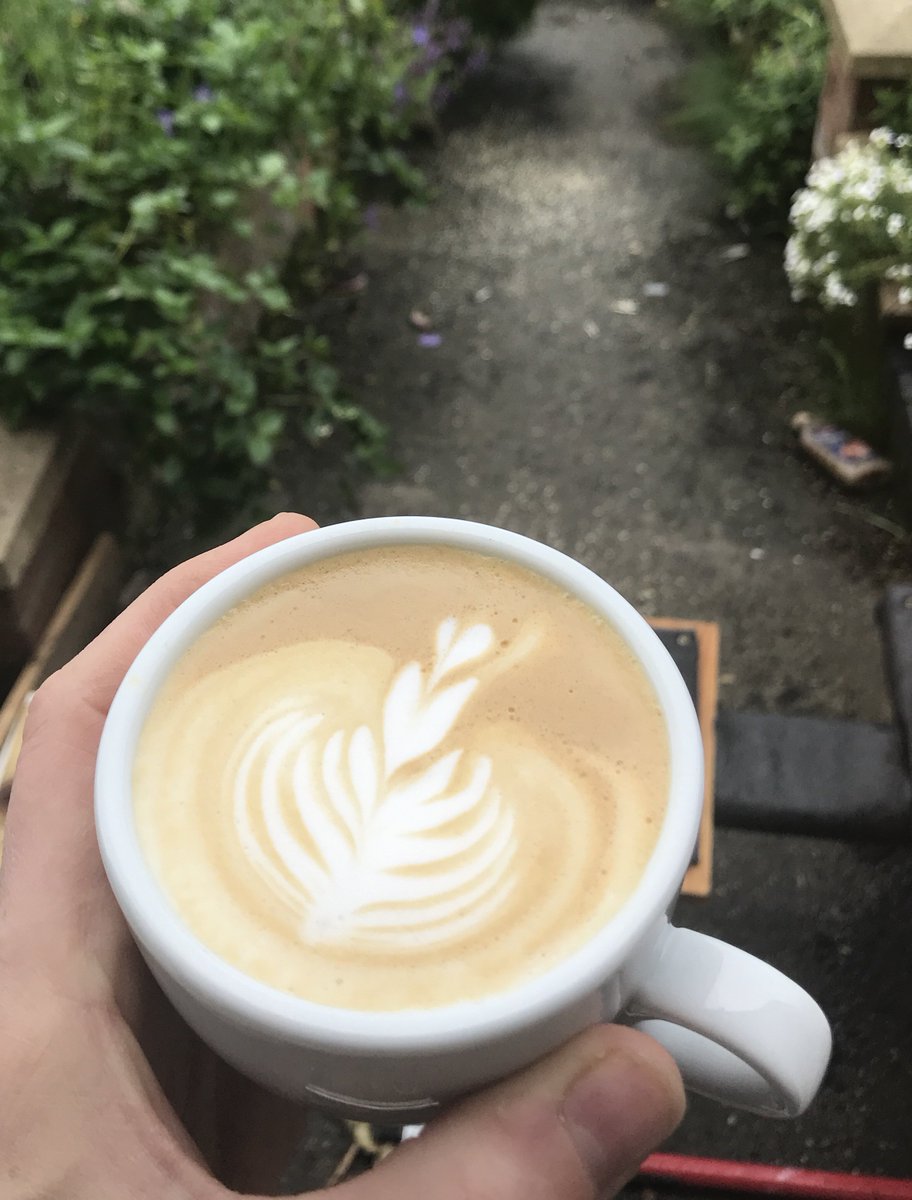 #HappySunday #coffeelovers check out this latte art done on the Gaggia Brera bit.ly/31nviFR - review coming in the next few days.